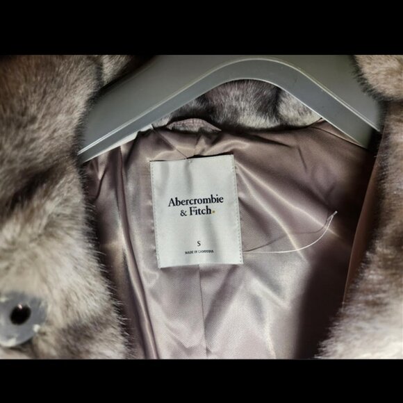 Abercrombie and Fitch - BRAND NEW - Faux Fur - Full Length Coat - Size SM (GREY) - Picture 5 of 7
